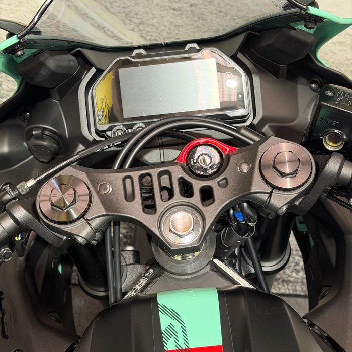 2025 Yamaha YZF-R3 Green