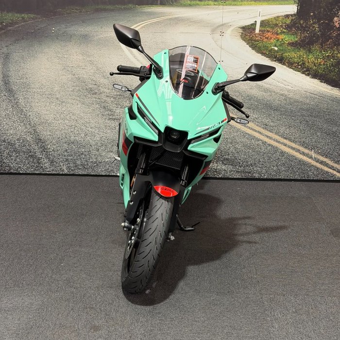 2025 Yamaha YZF-R3 Green
