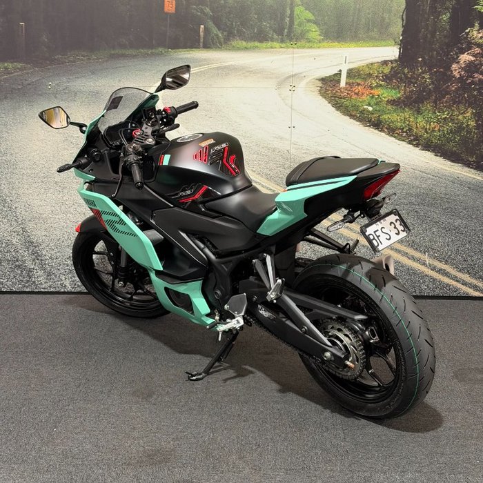 2025 Yamaha YZF-R3 Green