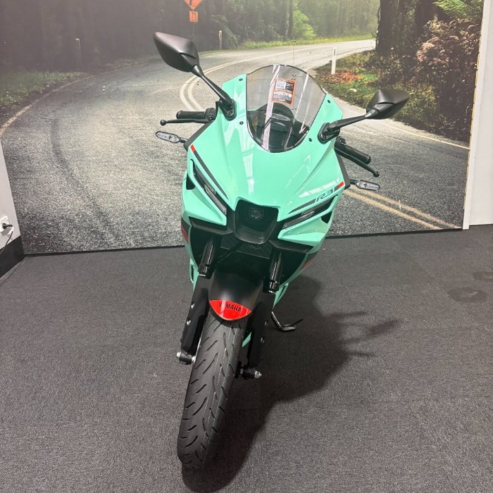 2025 Yamaha YZF-R3 Green