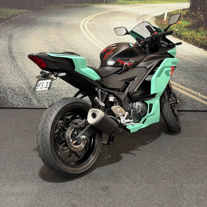 2025 Yamaha YZF-R3 Green