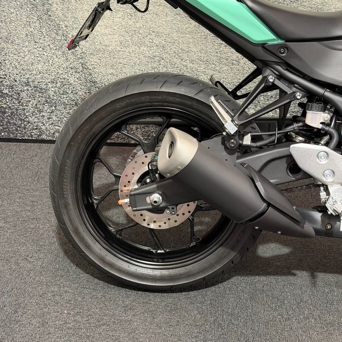 2025 Yamaha YZF-R3 Green