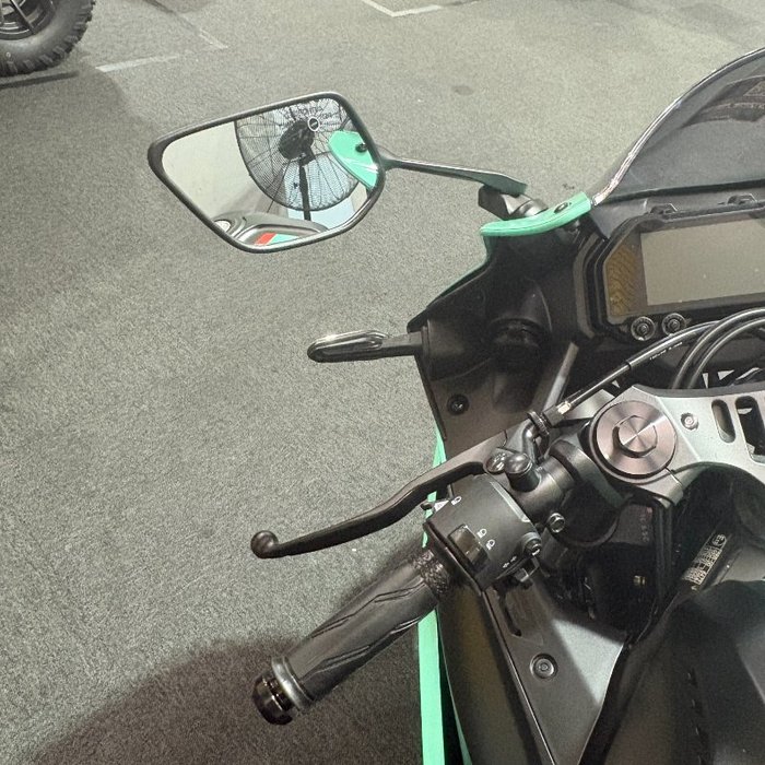 2025 Yamaha YZF-R3 Green