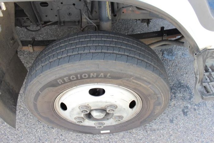 2010 Isuzu N Series NNR 200 WHITE