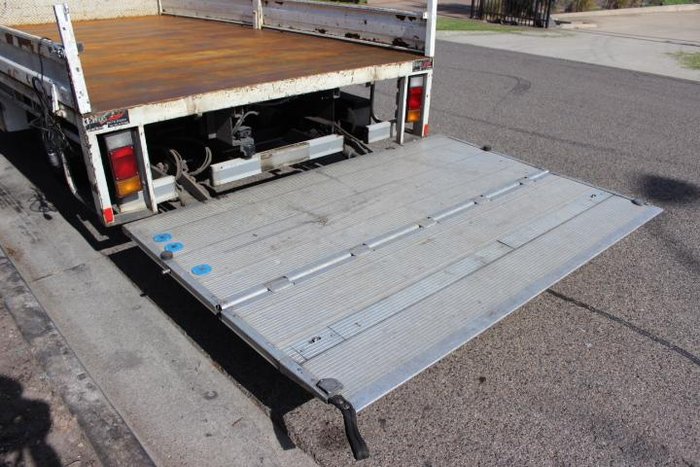 2010 Isuzu N Series NNR 200 WHITE