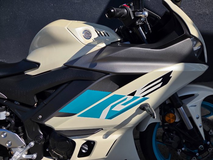 2024 Yamaha YZF-R3 WHITE