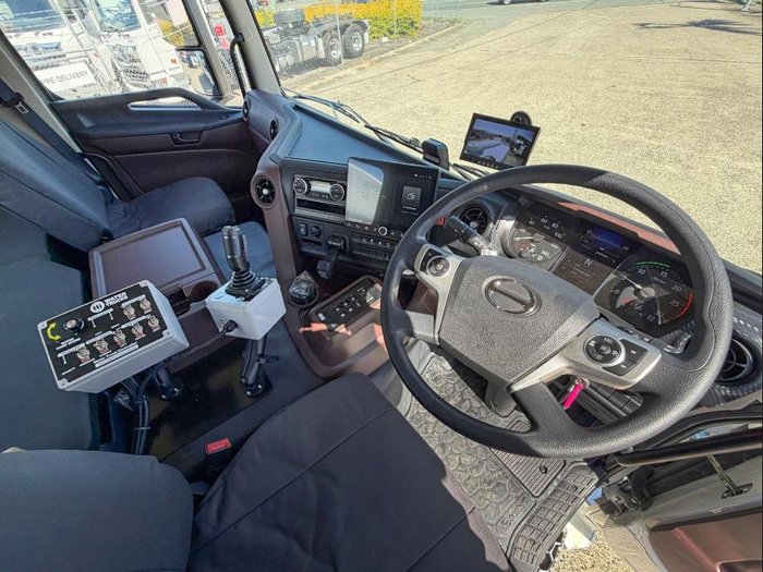 2025 Hino 700 Series FS 2632 White