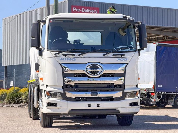 2025 Hino 700 Series FS 2632 White