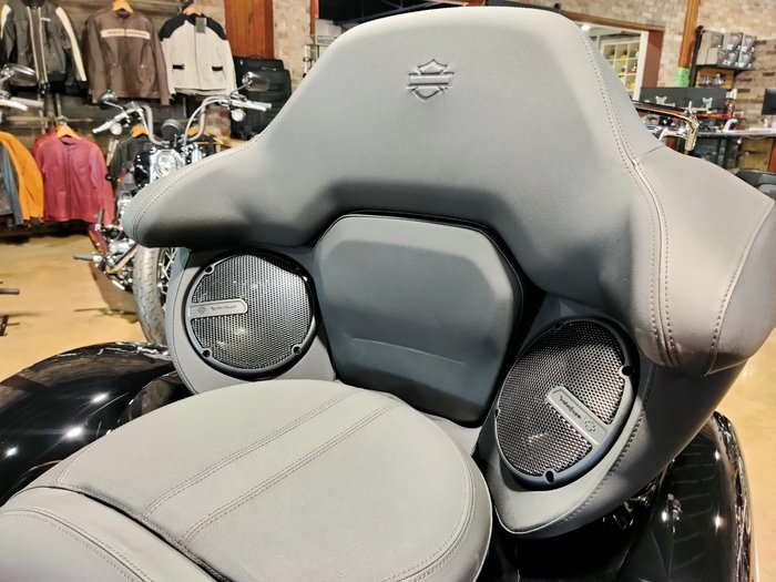 2026 HARLEY-DAVIDSON STREET GLIDE 3 (FLHLT) TRIKE VIVID BLACK