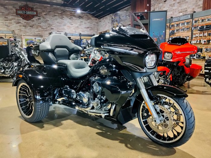 2026 HARLEY-DAVIDSON STREET GLIDE 3 (FLHLT) TRIKE VIVID BLACK