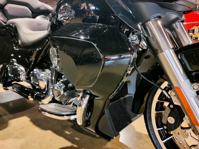 2026 HARLEY-DAVIDSON STREET GLIDE 3 (FLHLT) TRIKE VIVID BLACK