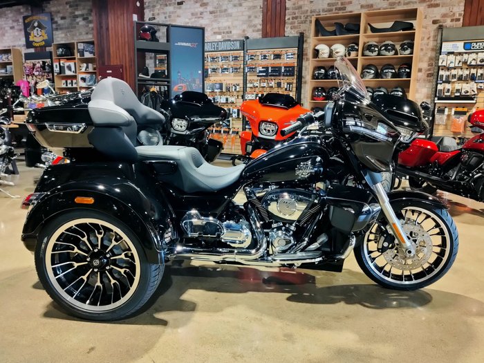 2026 HARLEY-DAVIDSON STREET GLIDE 3 (FLHLT) TRIKE VIVID BLACK