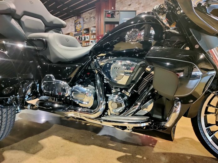 2026 HARLEY-DAVIDSON STREET GLIDE 3 (FLHLT) TRIKE VIVID BLACK