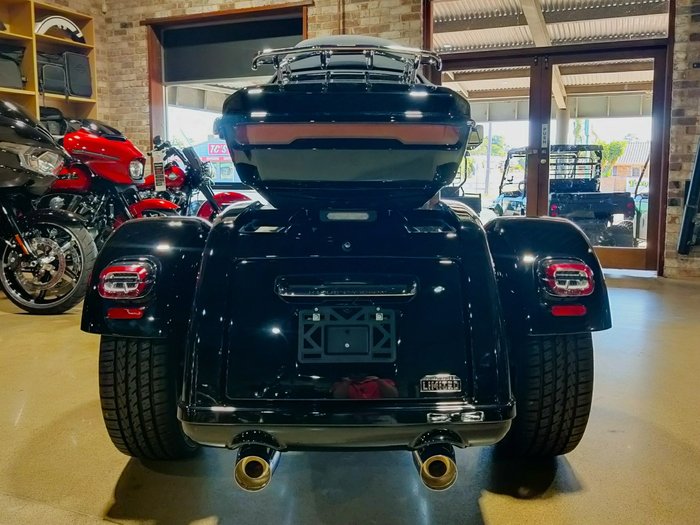 2026 HARLEY-DAVIDSON STREET GLIDE 3 (FLHLT) TRIKE VIVID BLACK