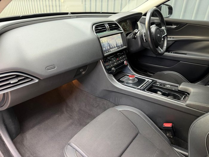 2018 Jaguar XE 25t R-Sport