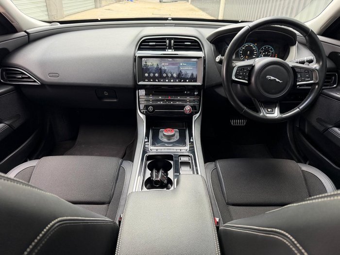 2018 Jaguar XE 25t R-Sport
