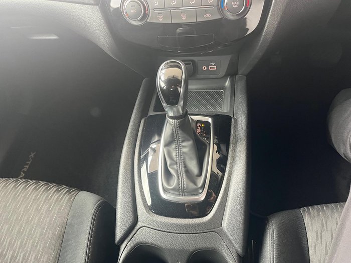 2022 Nissan X-TRAIL ST
