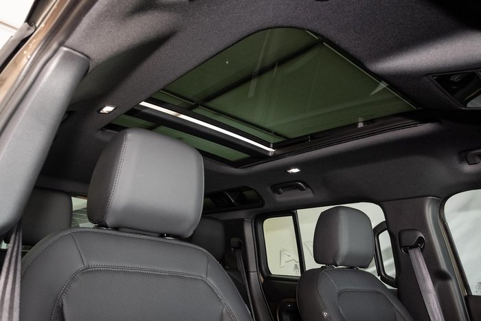2026 Land Rover Defender 110 D350 X-Dynamic SE