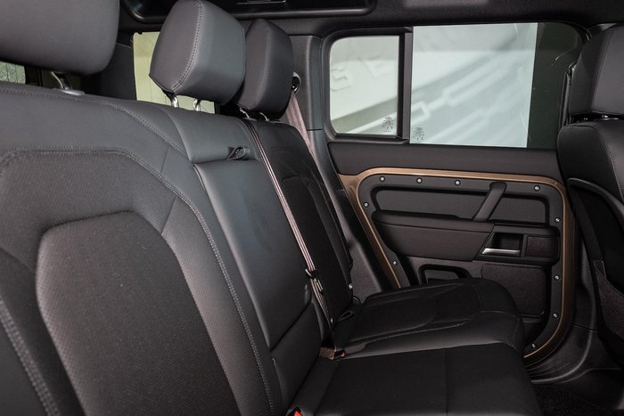 2026 Land Rover Defender 110 D350 X-Dynamic SE