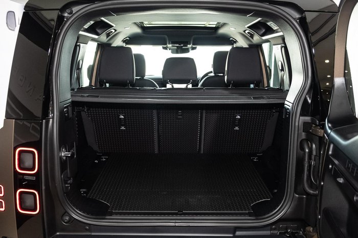 2026 Land Rover Defender 110 D350 X-Dynamic SE