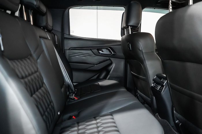 2025 Isuzu D-MAX BLADE