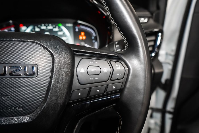 2025 Isuzu D-MAX BLADE