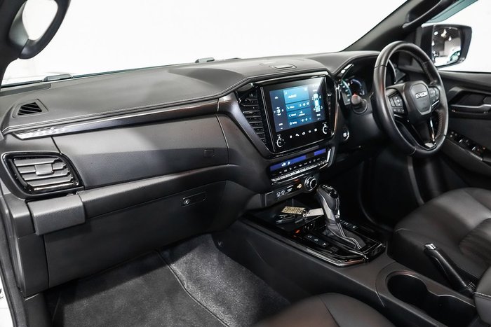 2025 Isuzu D-MAX BLADE