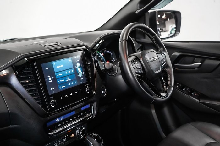 2025 Isuzu D-MAX BLADE