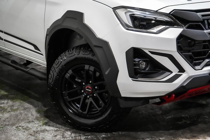 2025 Isuzu D-MAX BLADE