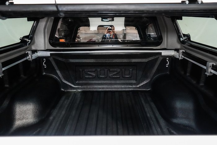 2025 Isuzu D-MAX BLADE