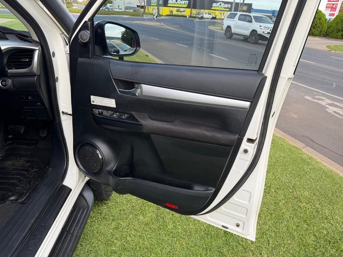 2021 Toyota Hilux SR5