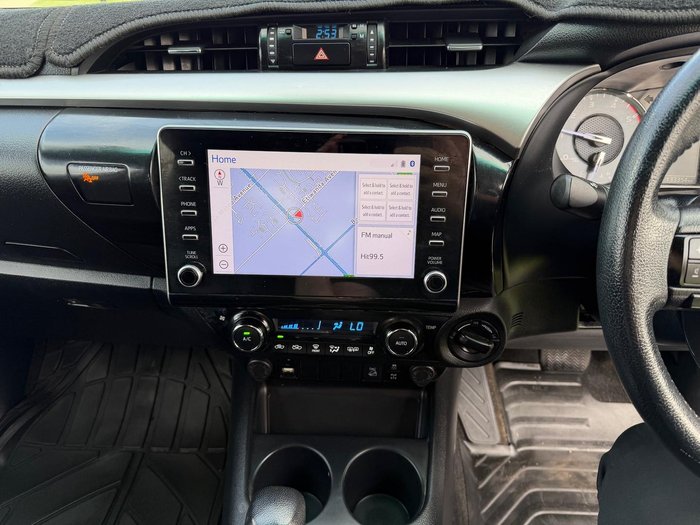 2021 Toyota Hilux SR5