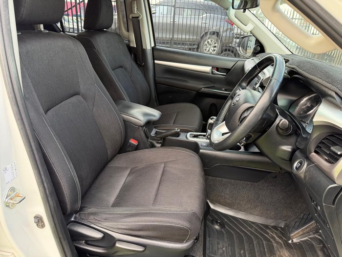 2021 Toyota Hilux SR5