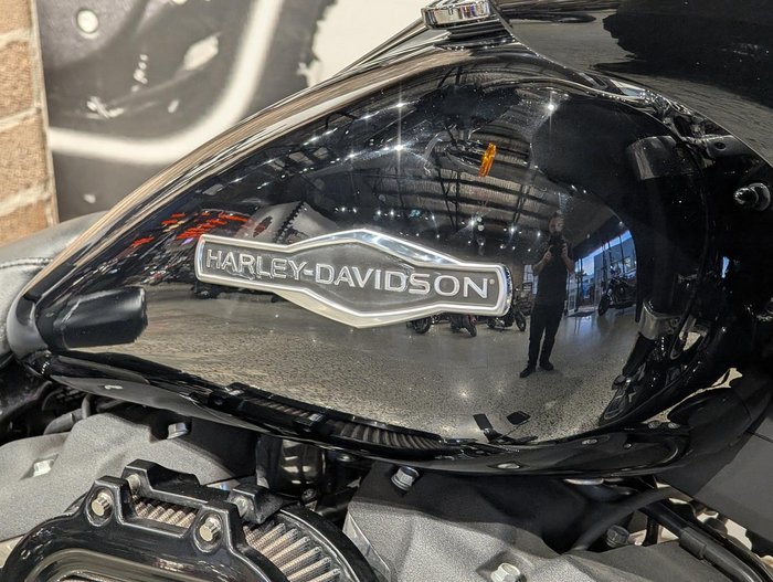 2020 Harley-Davidson Sport Glide 107 (FLSB) Softail Black