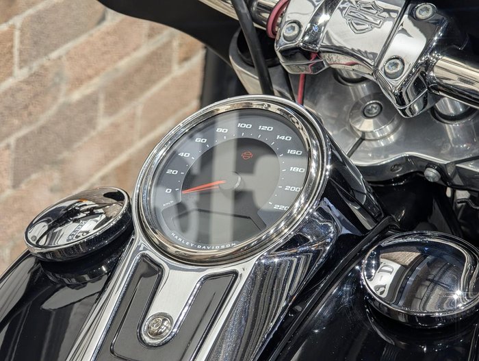 2020 Harley-Davidson Sport Glide 107 (FLSB) Softail Black