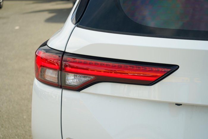 2022 Mitsubishi Outlander ES