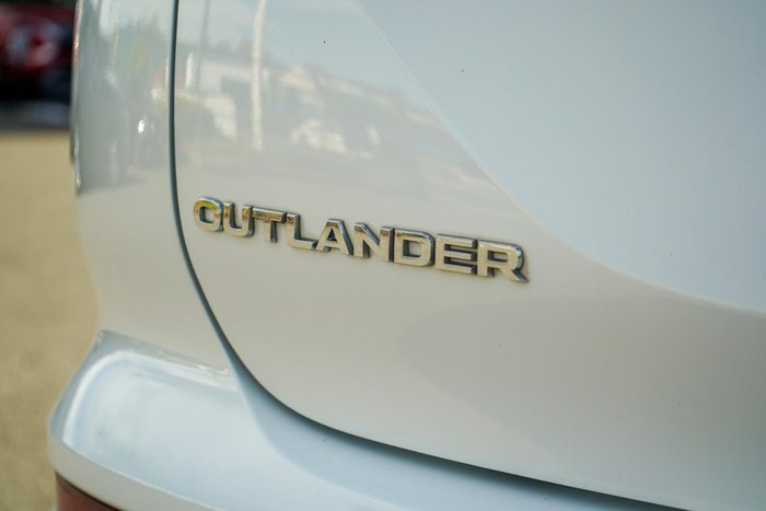 2022 Mitsubishi Outlander ES