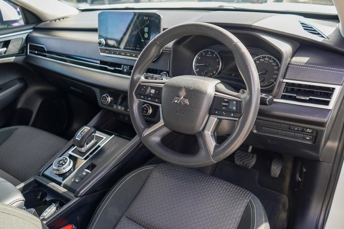 2022 Mitsubishi Outlander ES