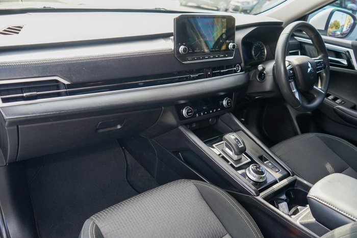 2022 Mitsubishi Outlander ES