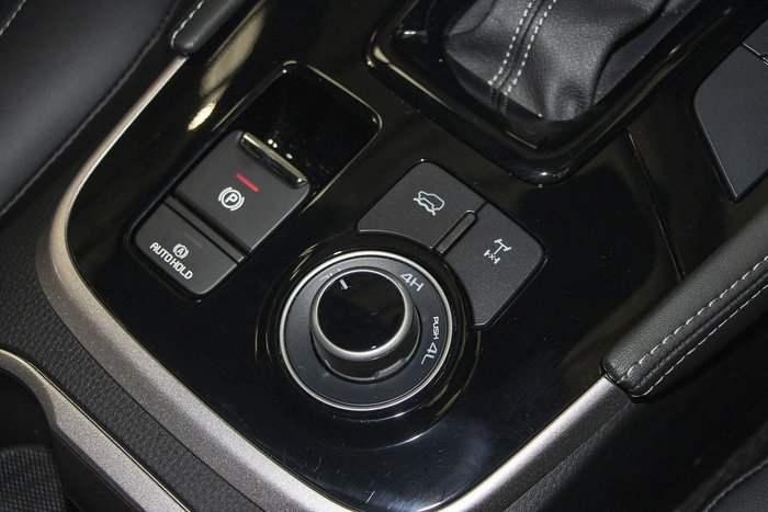 2025 Isuzu MU-X LS-T