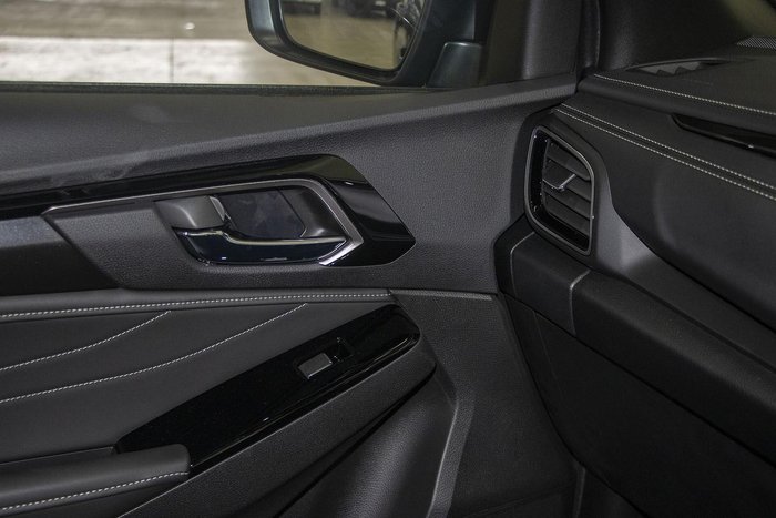 2025 Isuzu MU-X LS-T