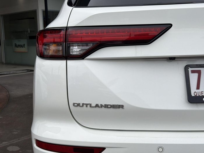 2023 Mitsubishi Outlander ES
