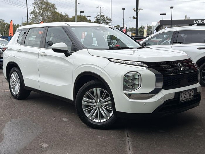 2023 Mitsubishi Outlander ES