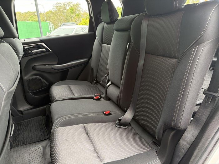 2023 Mitsubishi Outlander ES