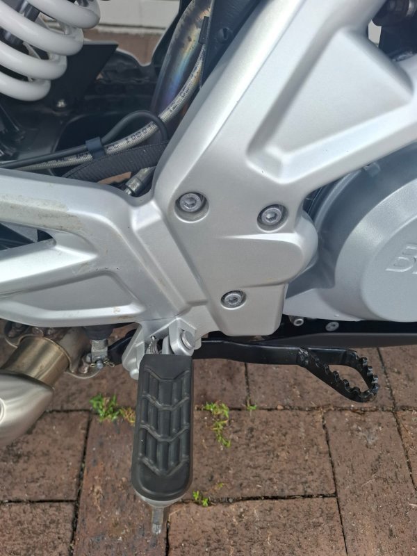 2019 BMW Motorrad G 310 R RED