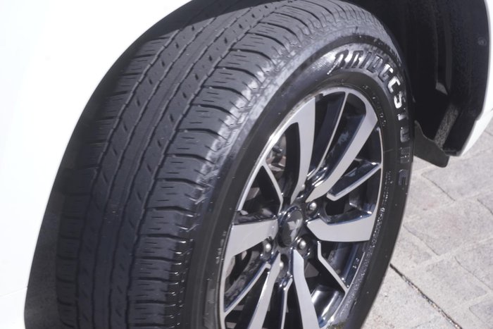 2016 Mitsubishi Pajero Sport Exceed