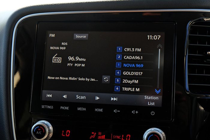 2021 Mitsubishi Outlander LS