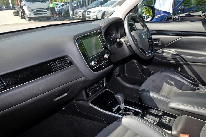 2021 Mitsubishi Outlander LS