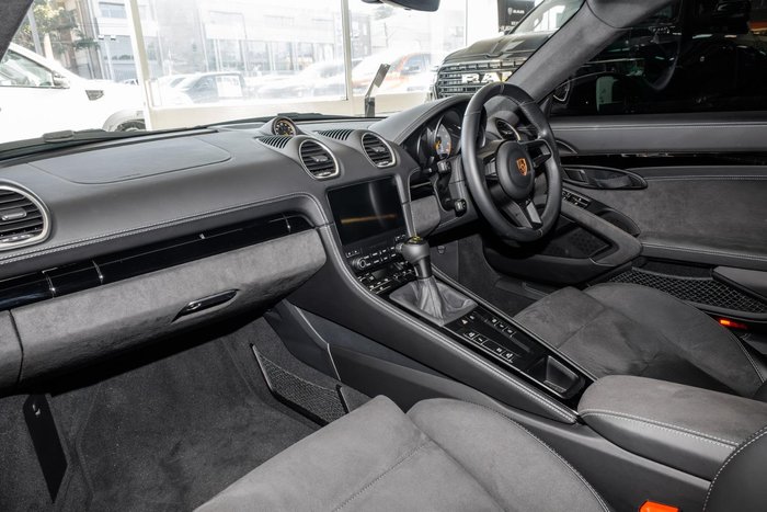 2024 Porsche 718 Cayman GT4 RS