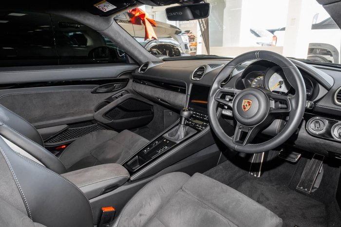 2024 Porsche 718 Cayman GT4 RS